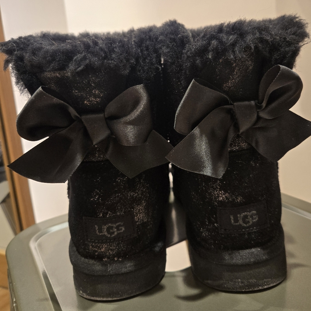 UGG shearling shine gold black boots sz 10